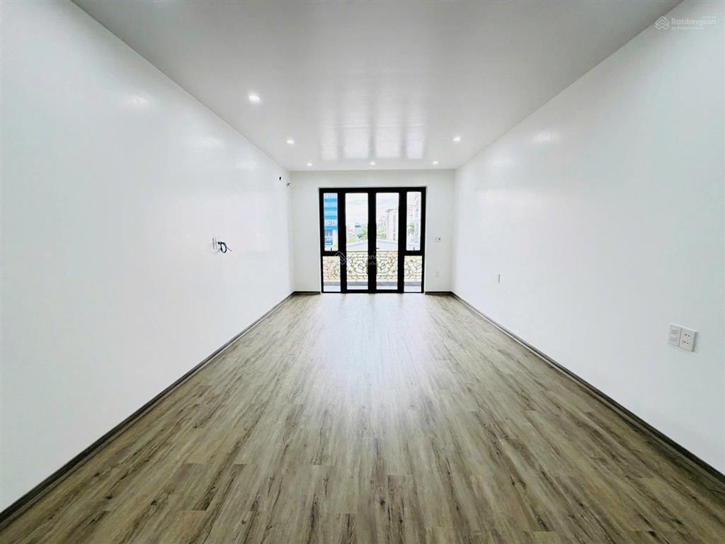 Nhà đẹp giá siêu rẻ  lê hồng phong  thang máy