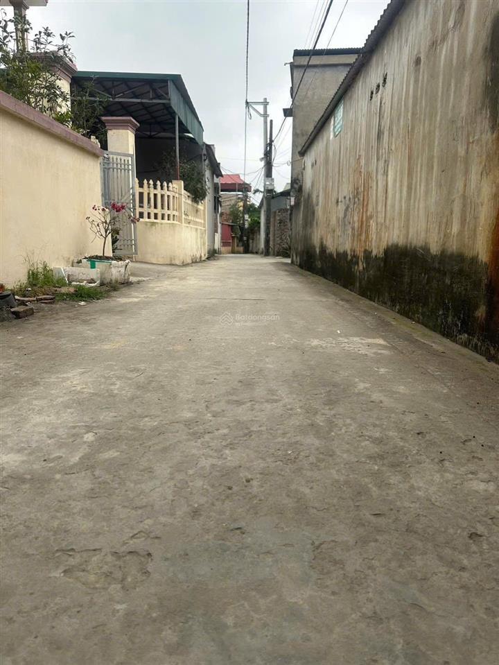 Diện tích 75,7 m2 / tại xã minh tiến phù cừ hưng yên đất vuông vắn , mặt tiền rộng , nở hậ