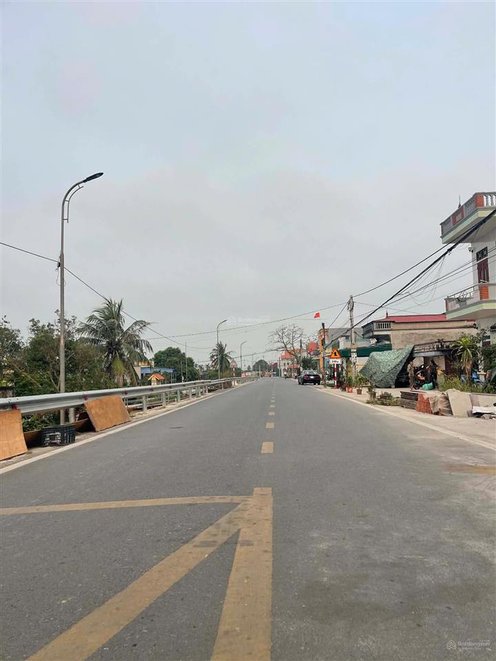 Hàng hiếm tai thôn hòa bình xã bình định huyện kiến xương tỉnh thái bình cũ
nằm đúng trung