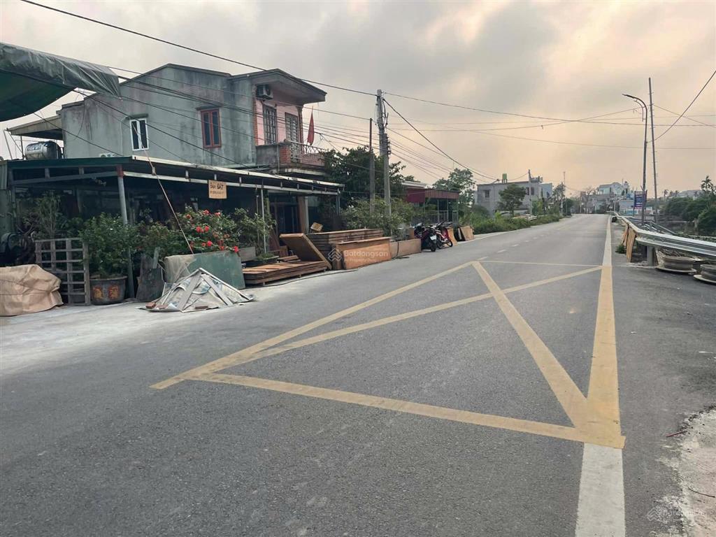 Hàng hiếm tai thôn hòa bình xã bình định huyện kiến xương tỉnh thái bình cũ
nằm đúng trung