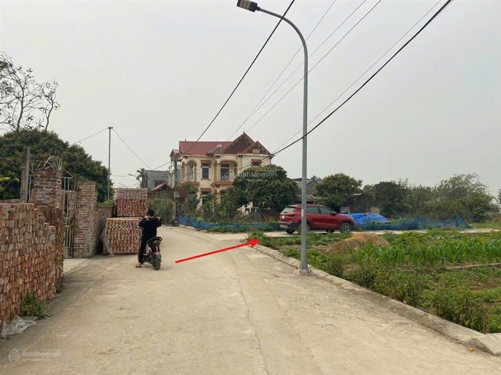 Lô góc hai mặt tiền đường trước đất rộng 5 m