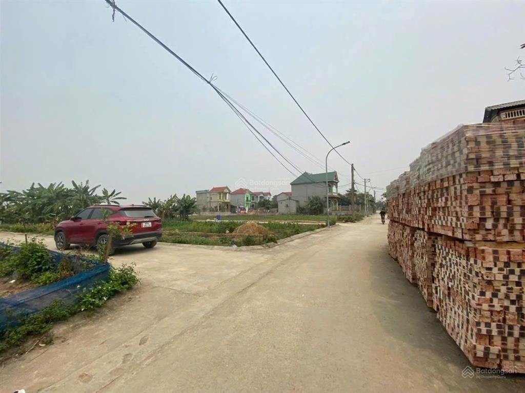 Lô góc hai mặt tiền đường trước đất rộng 5 m