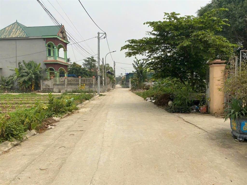 Lô góc hai mặt tiền đường trước đất rộng 5 m