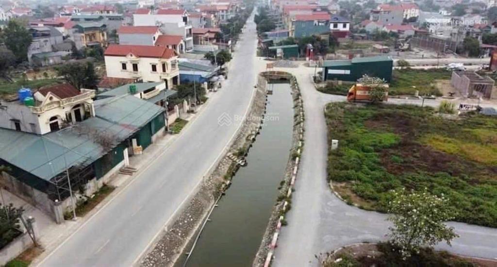 Giãn dân dương quang  thi xã mỹ hào tỉnh hưng yên lô áp góc cực đẹp
diện tích 77,5m2
