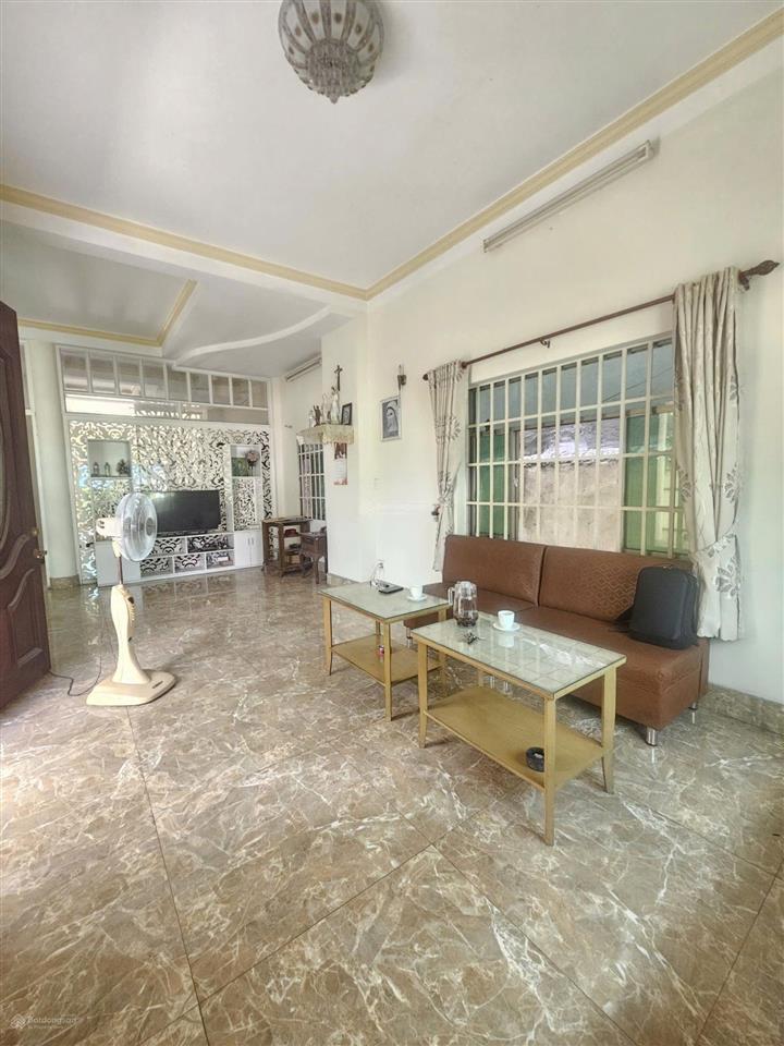 Bán biệt thự sân vườn 330m2(10x33), đường 12m  view sông và land mark 81  chỉ 17 tỷ tl