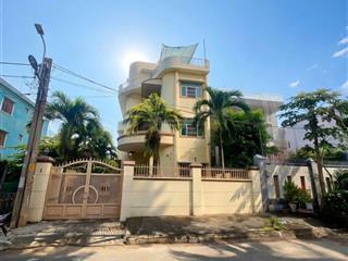 Bán biệt thự sân vườn 330m2(10x33), đường 12m  view sông và land mark 81  chỉ 17 tỷ tl