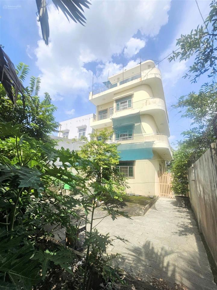 Bán biệt thự sân vườn 330m2(10x33), đường 12m  view sông và land mark 81  chỉ 17 tỷ tl