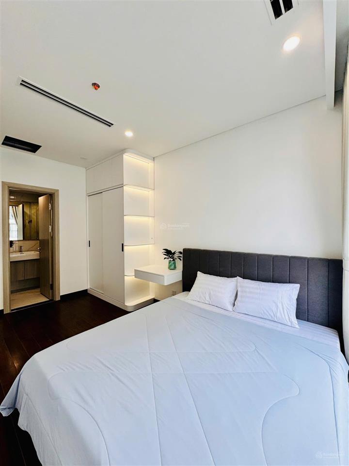 Bán gấp căn 2pn  2vs, 61.5m2, 5.7 tỷ, masteri west heights  smart city (nhà mới 100%)