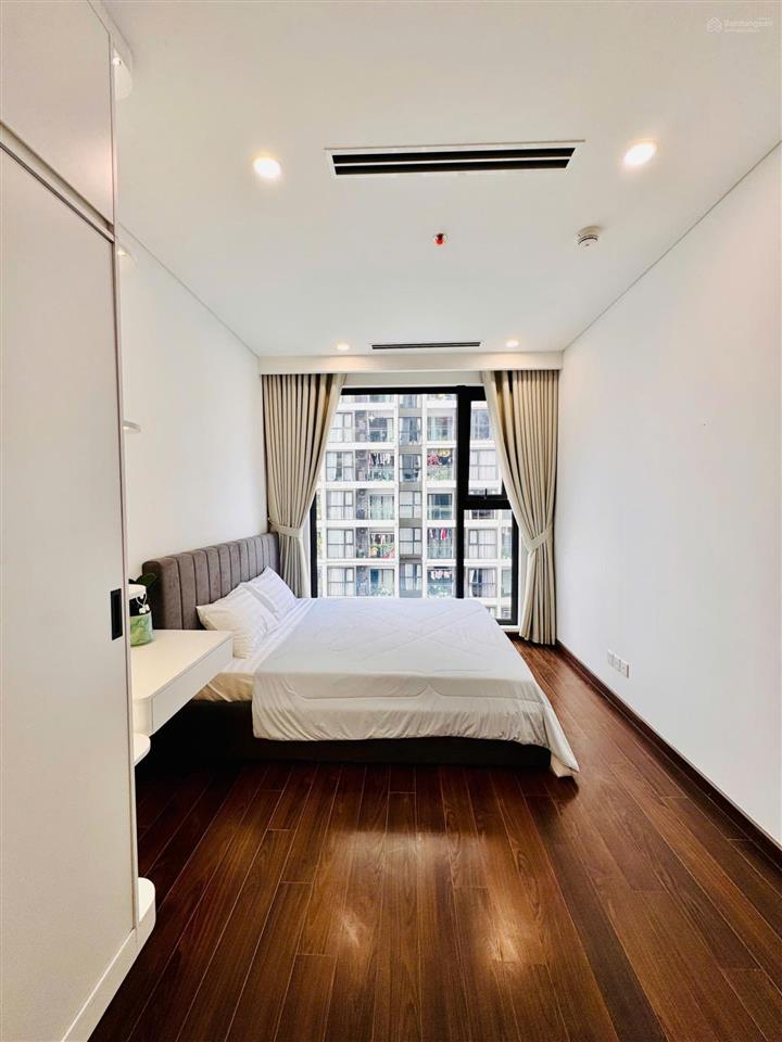 Bán gấp căn 2pn  2vs, 61.5m2, 5.7 tỷ, masteri west heights  smart city (nhà mới 100%)