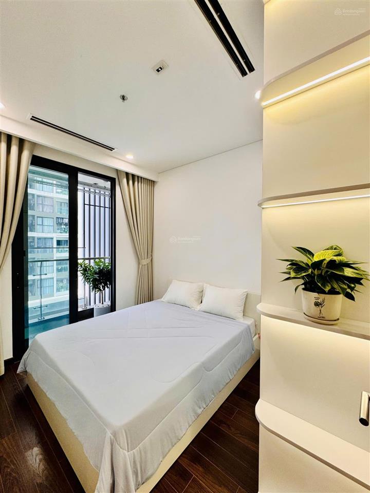 Bán gấp căn 2pn  2vs, 61.5m2, 5.7 tỷ, masteri west heights  smart city (nhà mới 100%)
