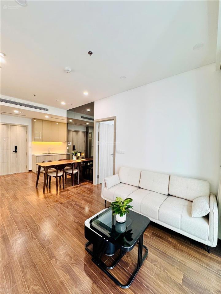 Bán gấp căn 2pn  2vs, 61.5m2, 5.7 tỷ, masteri west heights  smart city (nhà mới 100%)