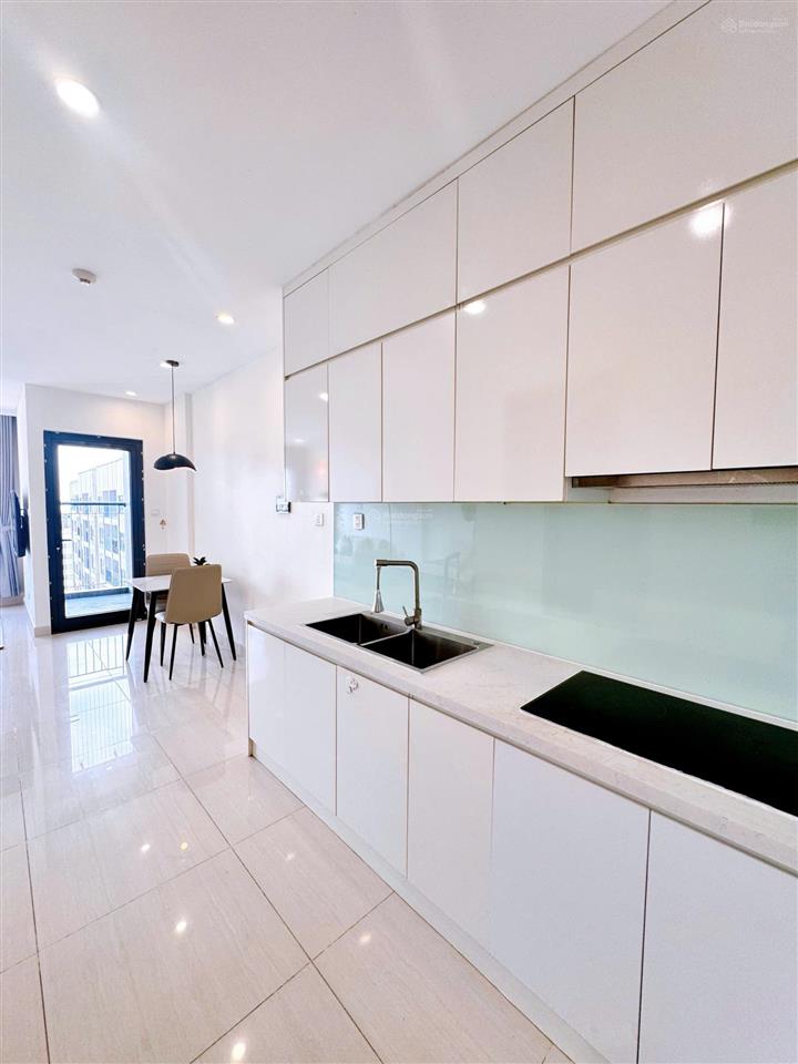 Bán gấp studio 31.8m, full đồ xịn, 2 tỷ tròn, gần hồ, đông nam, vin smart city, đã giảm thêm 100tr