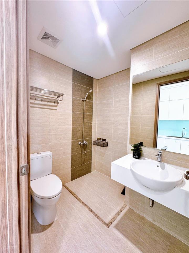 Bán gấp studio 31.8m, full đồ xịn, 2 tỷ tròn, gần hồ, đông nam, vin smart city, đã giảm thêm 100tr