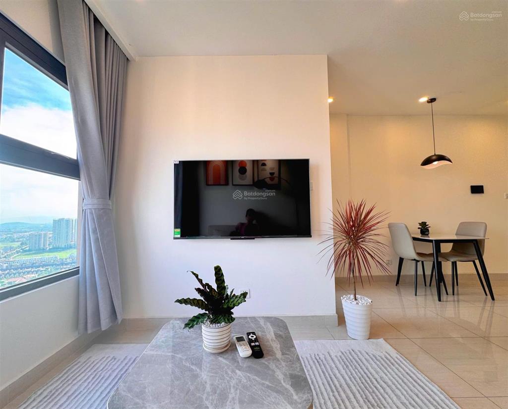 Bán gấp studio 31.8m2, full đồ xịn, 2 tỷ 250, gần hồ, đông nam, vin smart city, đã giảm thêm 100tr