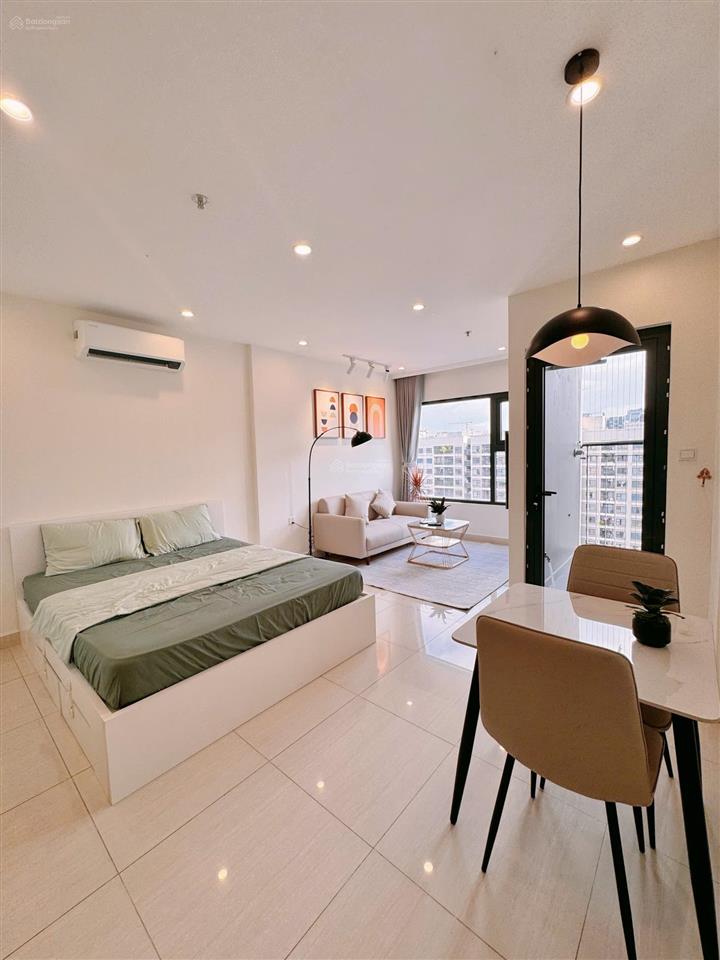 Bán gấp studio 31.8m2, full đồ xịn, 2 tỷ 250, gần hồ, đông nam, vin smart city, đã giảm thêm 100tr