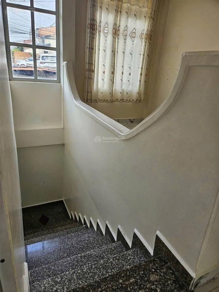 4,9 tỷ bán nhà 2 mặt tiền nguyễn trung trực p. xuân hương  đà lạt