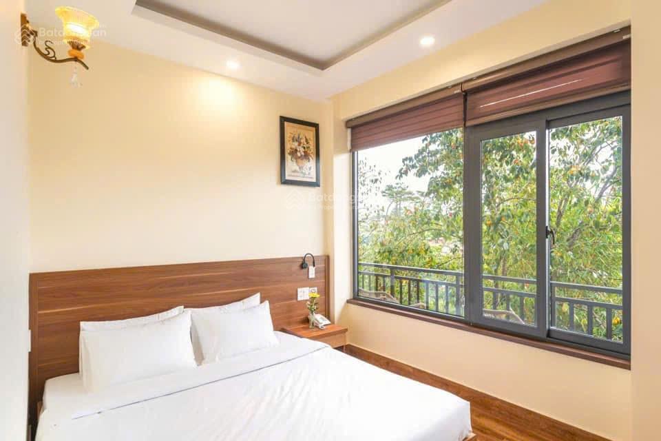 Khách sạn trung tâm đà lạt 42 phòng kinh doanh  sân đậu xe diện tích lớn