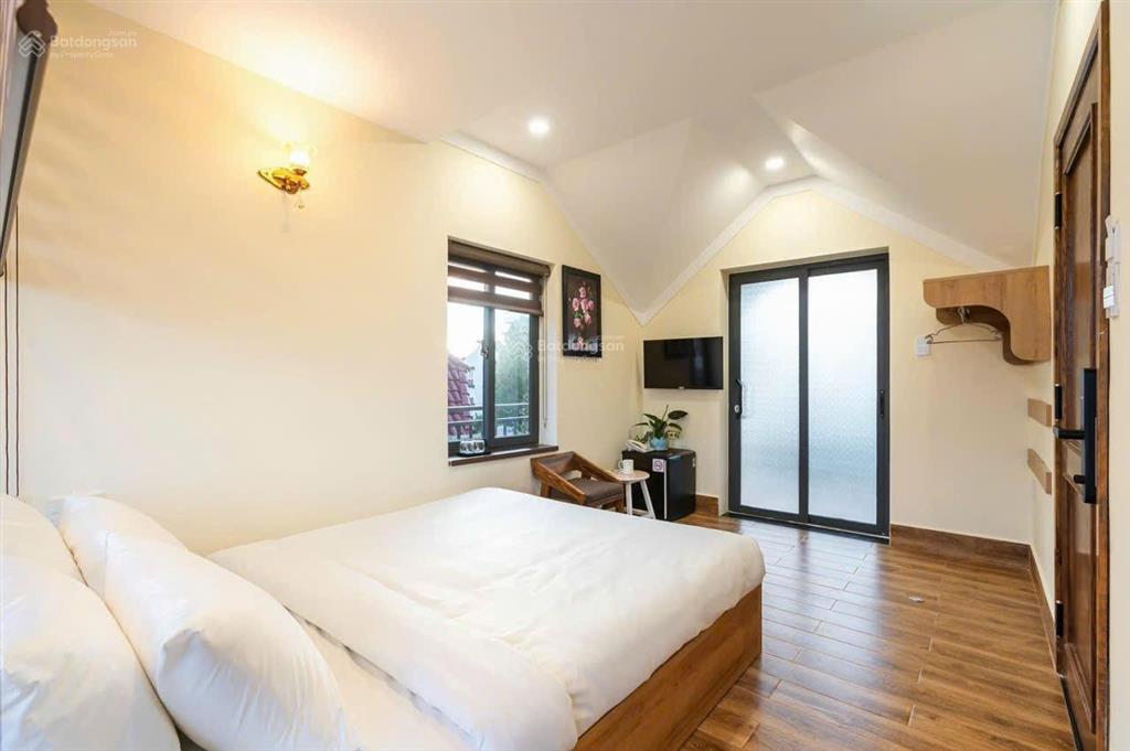 Khách sạn trung tâm đà lạt 42 phòng kinh doanh  sân đậu xe diện tích lớn