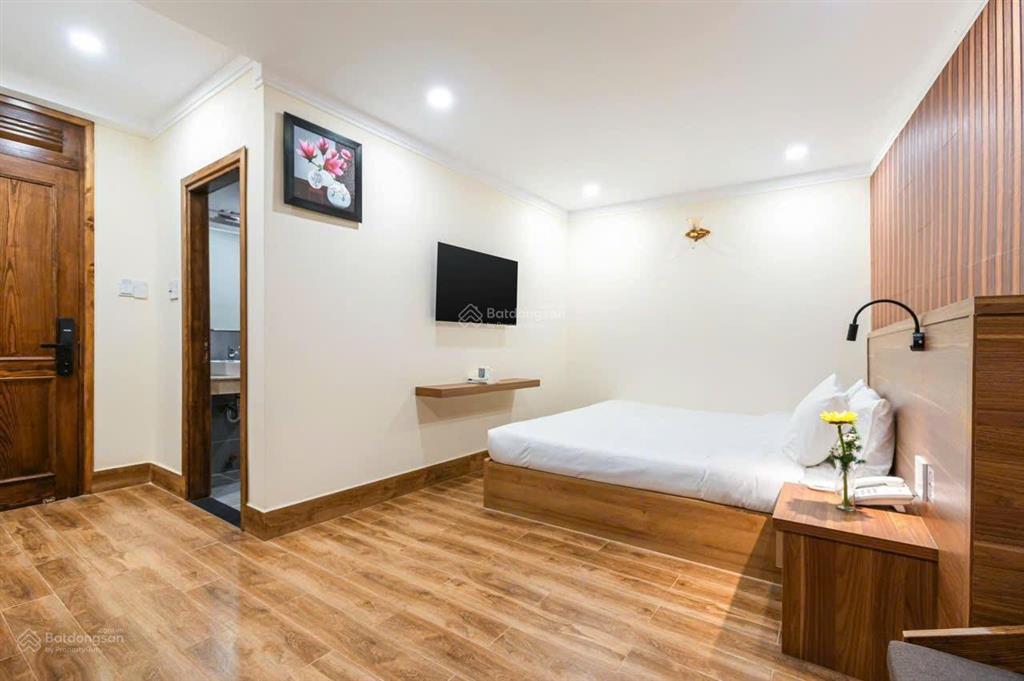 Khách sạn trung tâm đà lạt 42 phòng kinh doanh  sân đậu xe diện tích lớn