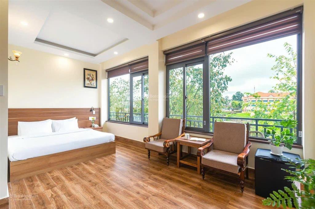 Khách sạn trung tâm đà lạt 42 phòng kinh doanh  sân đậu xe diện tích lớn
