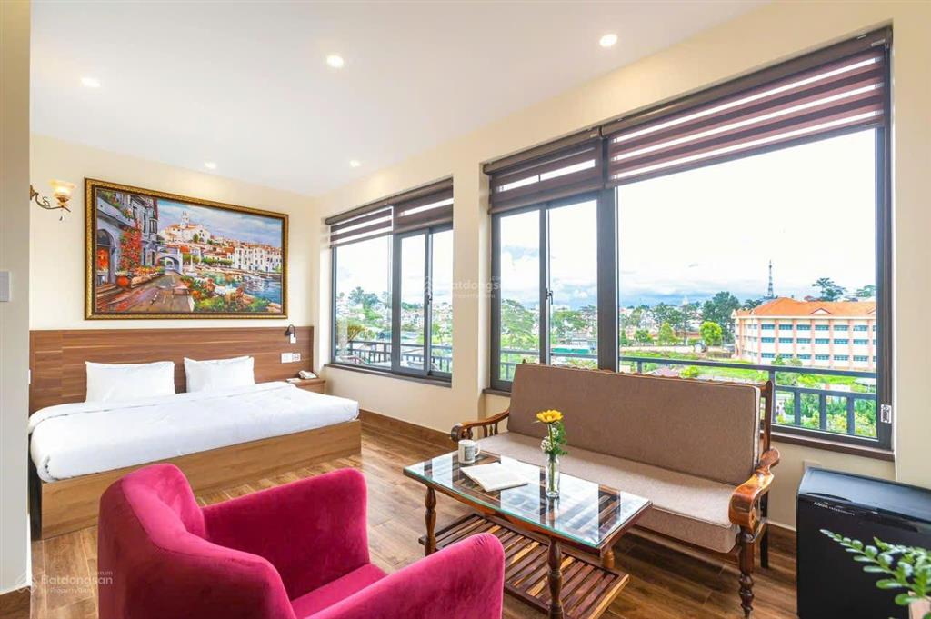 Khách sạn trung tâm đà lạt 42 phòng kinh doanh  sân đậu xe diện tích lớn
