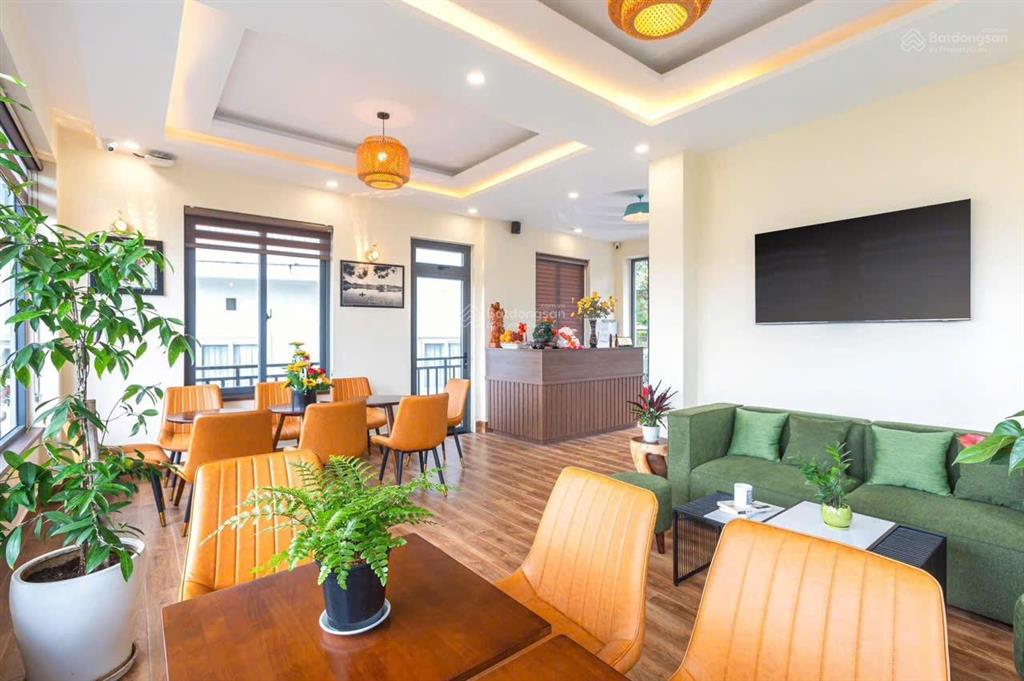 Khách sạn trung tâm đà lạt 42 phòng kinh doanh  sân đậu xe diện tích lớn