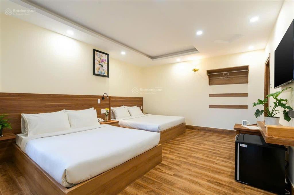 Khách sạn trung tâm đà lạt 42 phòng kinh doanh  sân đậu xe diện tích lớn