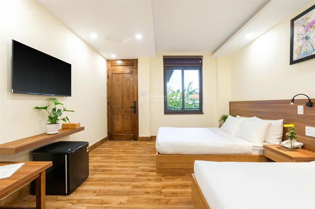 Khách sạn trung tâm đà lạt 42 phòng kinh doanh  sân đậu xe diện tích lớn