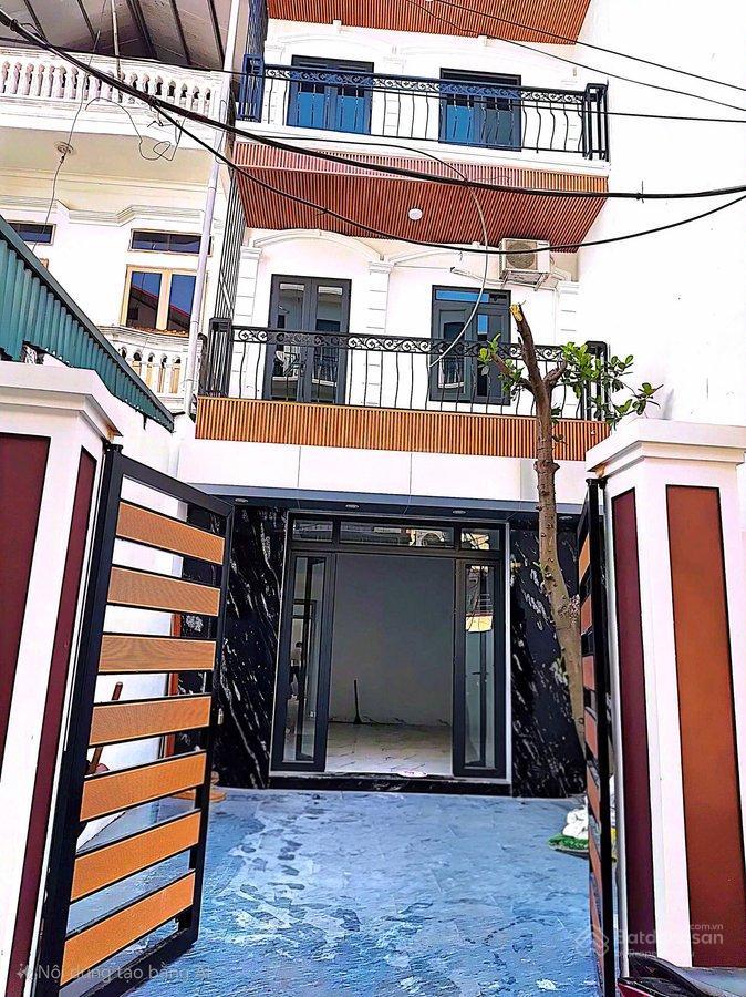 Nhà đẹp gần ô tô  ngõ thông  hàng xóm vinhomes riverside  full nội thất gỗ cao cấp