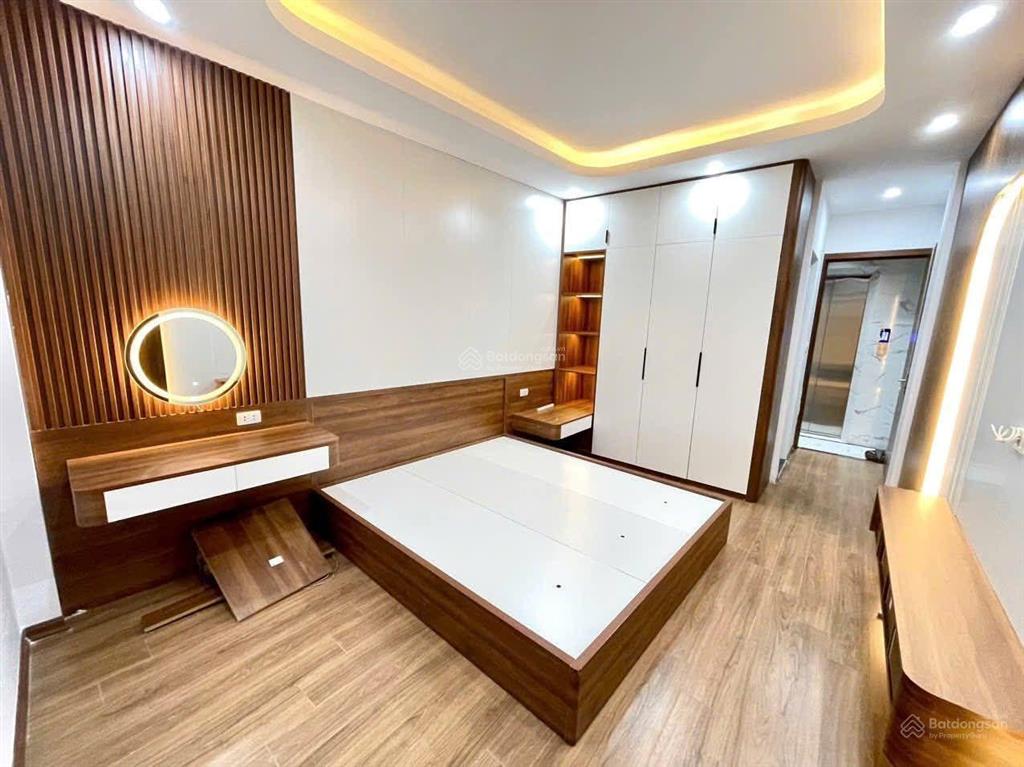 Nhà mới đẹp, thang máy, không qh  sau qh cách phố 5m