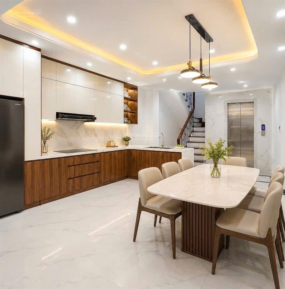 Nhà mới đẹp, thang máy, không qh  sau qh cách phố 5m