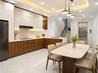 Nhà mới đẹp, thang máy, không qh  sau qh cách phố 5m