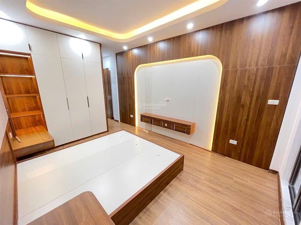 Nhà mới đẹp, thang máy, không qh  sau qh cách phố 5m