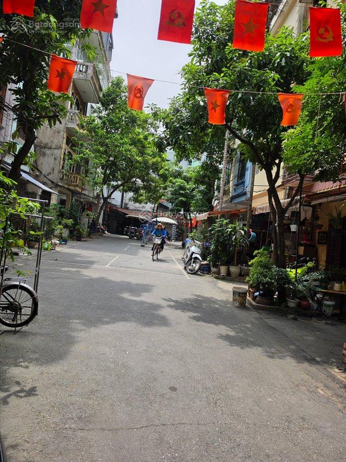 Bán nhà đẹp trung tâm đống đa  sân rộng thoáng vĩnh viễn