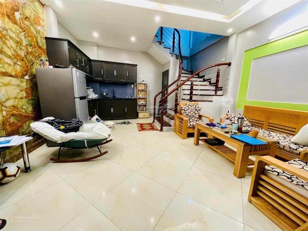 Nhà đội cấn  ngọc hà vài chục mét ra phố, 30m ra ô tô, sẵn ở luôn