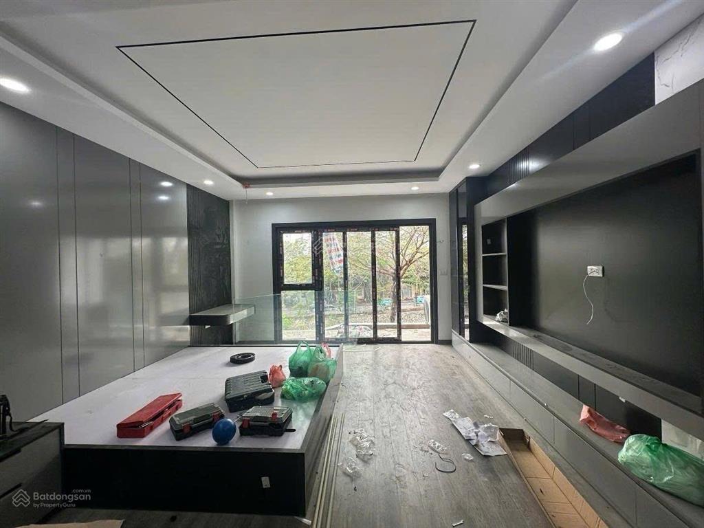 Bờ sông sét  nhà mới 7 tầng thang máy  view sông  vỉa hè rộng  vừa ở vừa kinh doanh