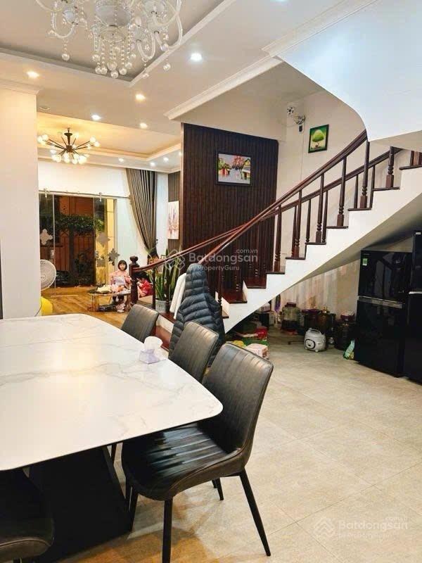 Biệt thự mini ba đình  ô tô vào nhà  vài bước chân ra mặt phố  ở cực sướng