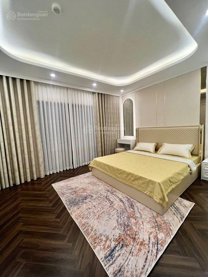 Hot hiếm  nhà mới 7t thang máy  mặt tiền khủng 5m  gần ngã tư giải phóng đại la