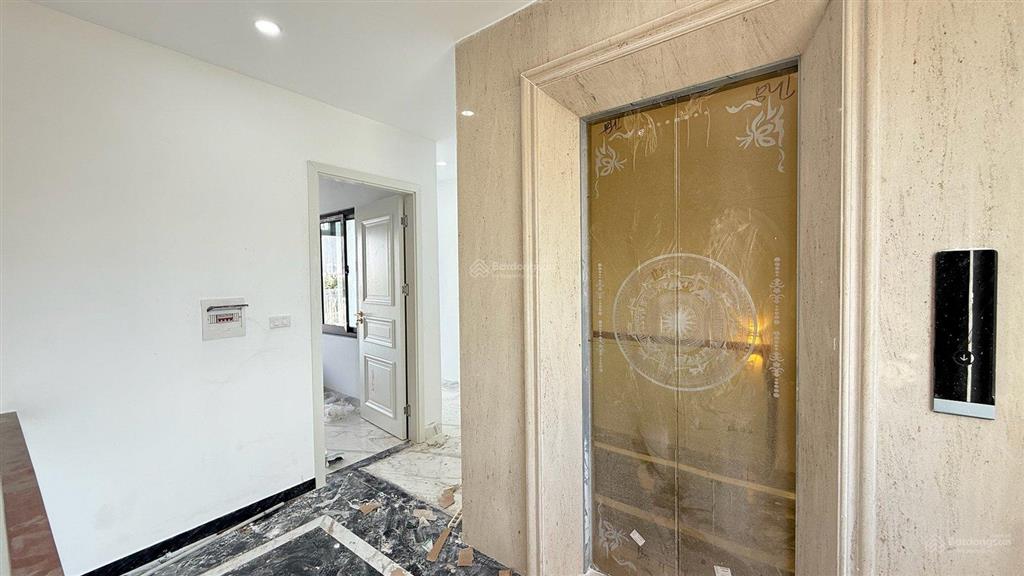 8 tầng thang máy  ô tô đỗ cửa  2 mặt ngõ trước sau  vừa ở vừa kinh doanh phố kim mã
