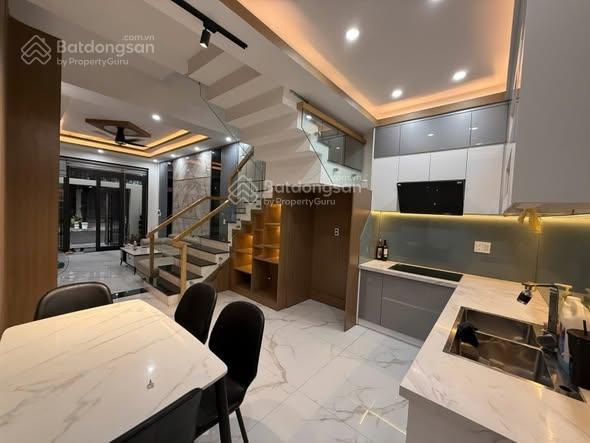 Nhà đẹp 3 tầng  sát sông hàn sơn trà giá 8.15 tỷ