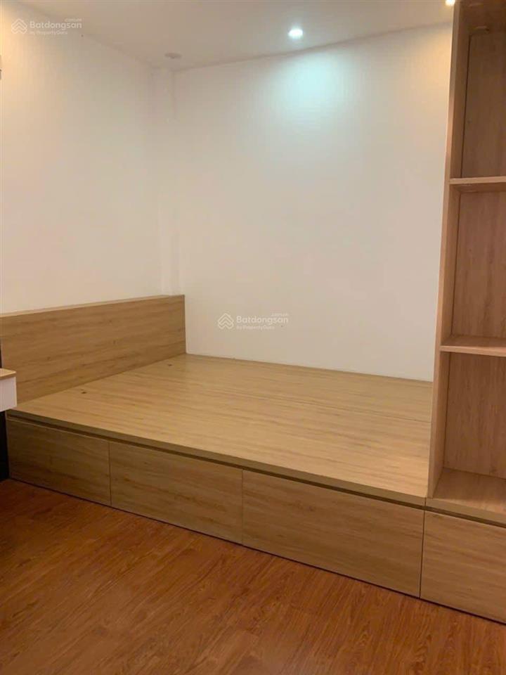 Nhà 4 tầng 6 tỷ 3  30m2 ngọc thuỵ trong đê