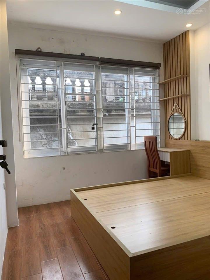 Nhà 4 tầng 6 tỷ 3  30m2 ngọc thuỵ trong đê