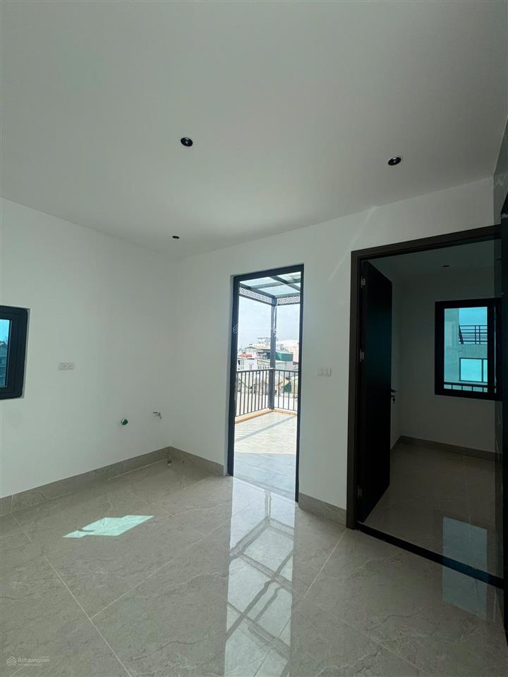 Bán nhà bồ đề hơn 40m2 ô tô vào nhà 14 tỷ nhô