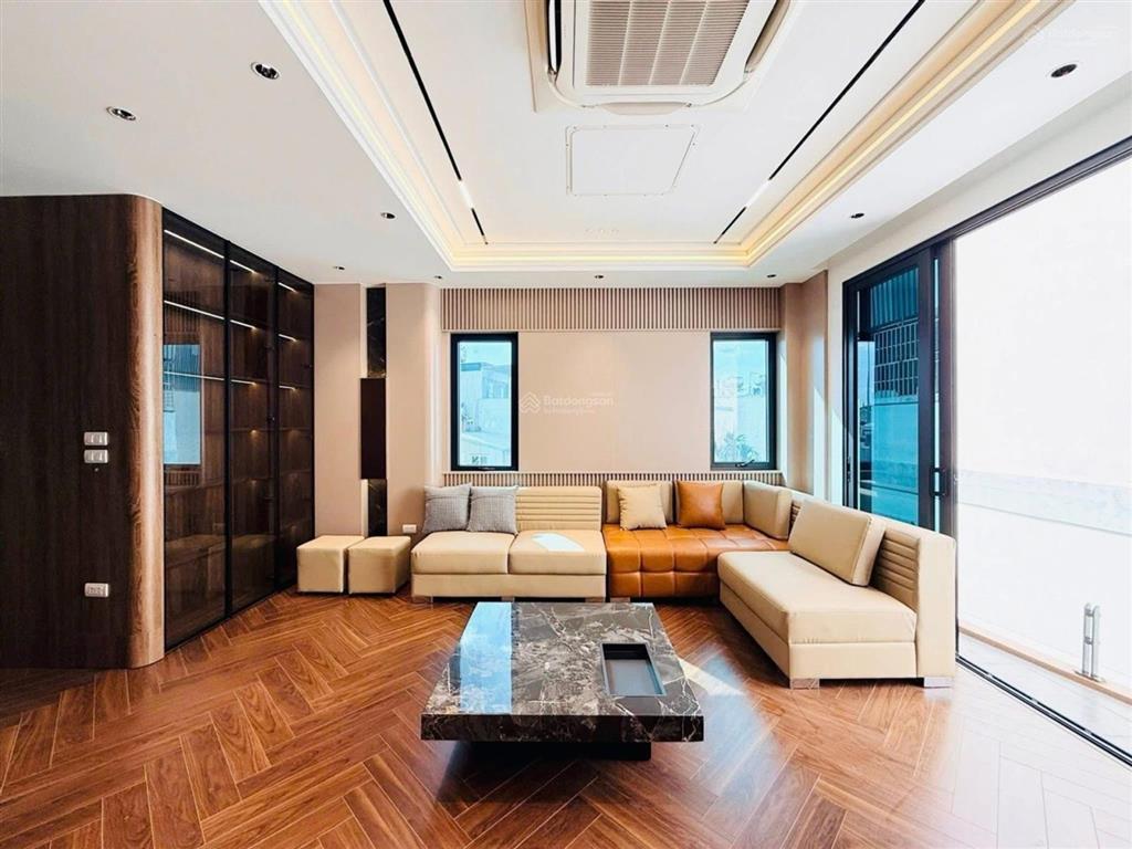 Bán nhà bồ đề hơn 40m2 ô tô vào nhà 14 tỷ nhô