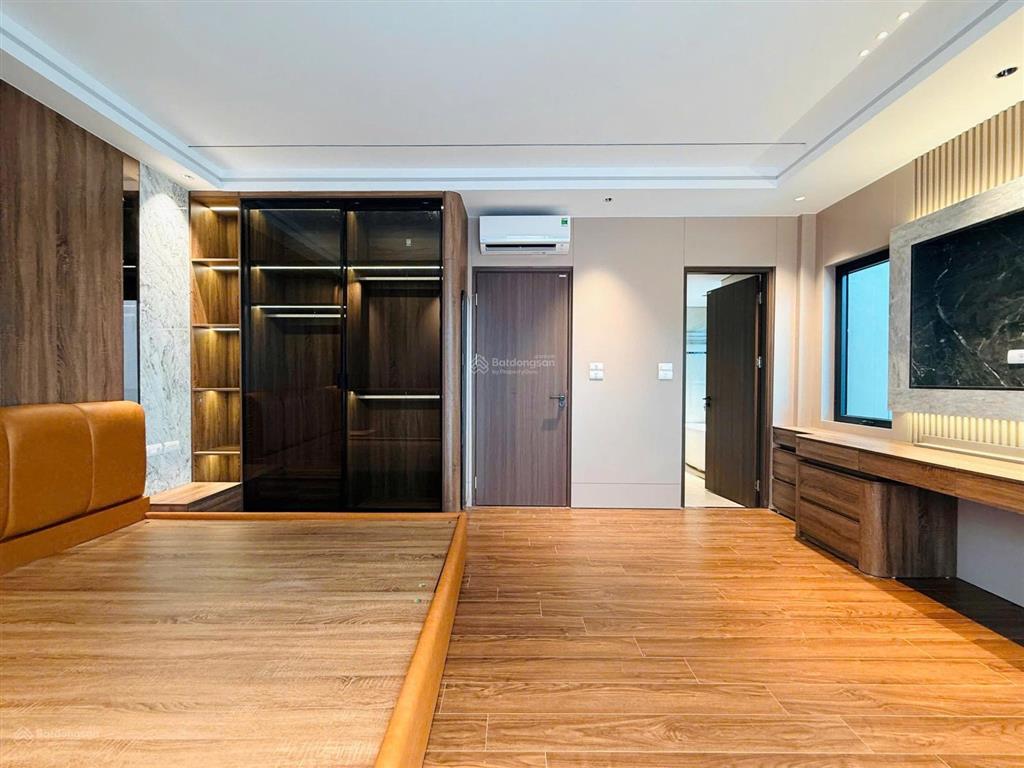 Bán nhà bồ đề hơn 40m2 ô tô vào nhà 14 tỷ nhô