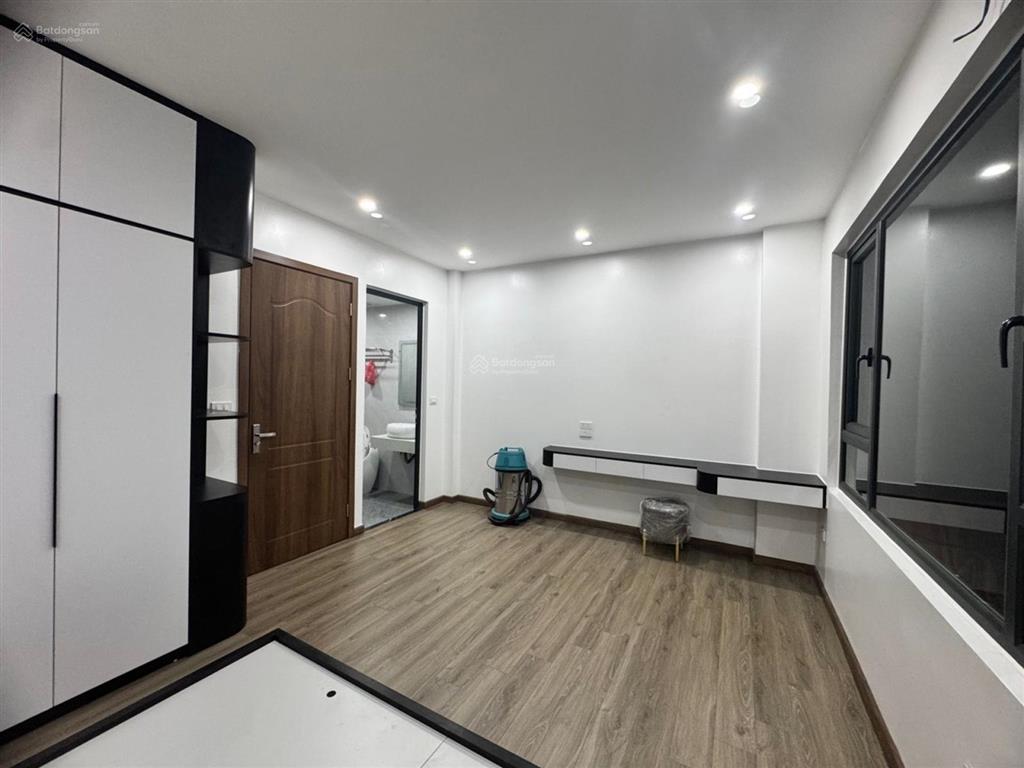 Nhà mới 6 tầng  thang máy  nội thất cao cấp  gần ô tô tránh  gia quất bồ đề  khách xem là chốt