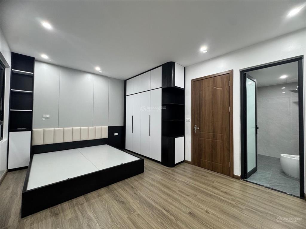 Nhà mới 6 tầng  thang máy  nội thất cao cấp  gần ô tô tránh  gia quất bồ đề  khách xem là chốt