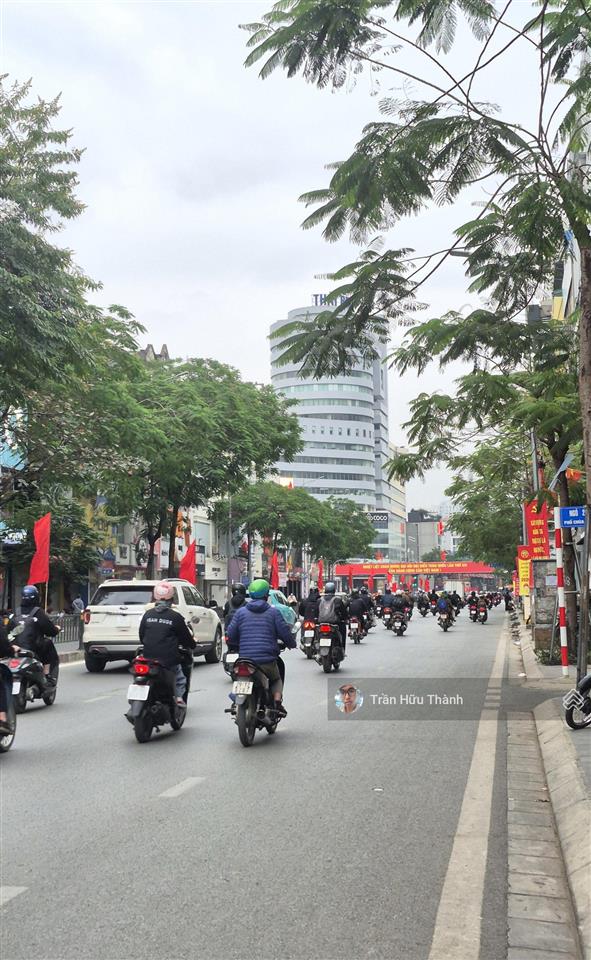 Mặt phố thái hà  thái thịnh. 2 mặt tiền  kinh doanh + mặt tiền khủng. 4t  thông sàn, 80m2