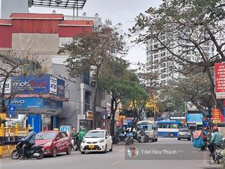 Tòa văn phòng 150m  5 tầng. ngã tư hồng tiến  nguyễn văn cừ . view tòa chung cư  bv tâm anh.