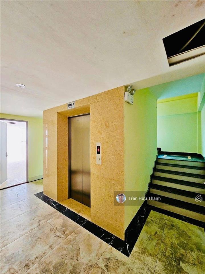 Tòa building  7 tầng  lô góc. 3 mặt thoáng  kinh doanh  vỉa hè. giá 5x tỷ.